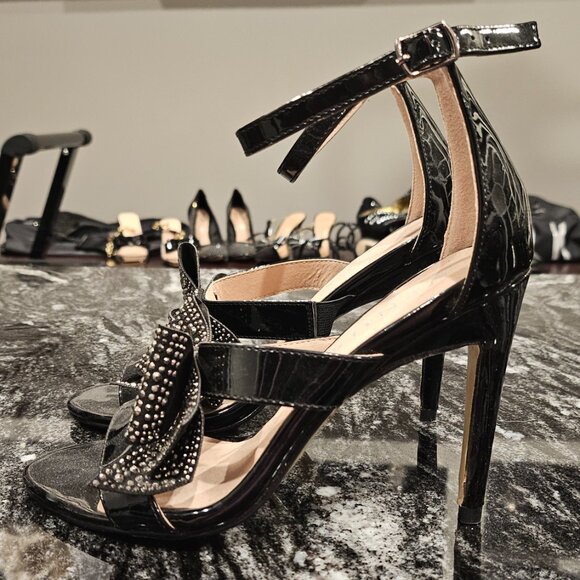 Venus Black Patent Leather Heels with Studded Bow Size 6.5 - Picture 2 of 3